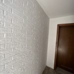 Weiß gestrichener Klinker im Innenbereich