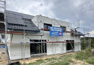 Von Maler Müller bereitgestelltes Gerüst auf Baustelle